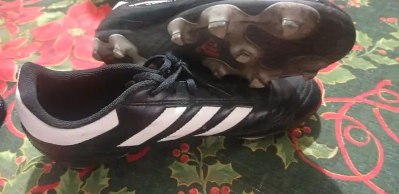 Botines de fútbol Adidas negros con tapones - 1
