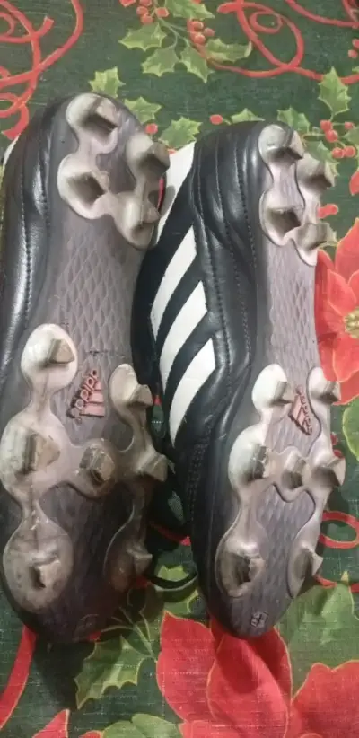 Botines de fútbol Adidas negros con tapones - miniatura 2