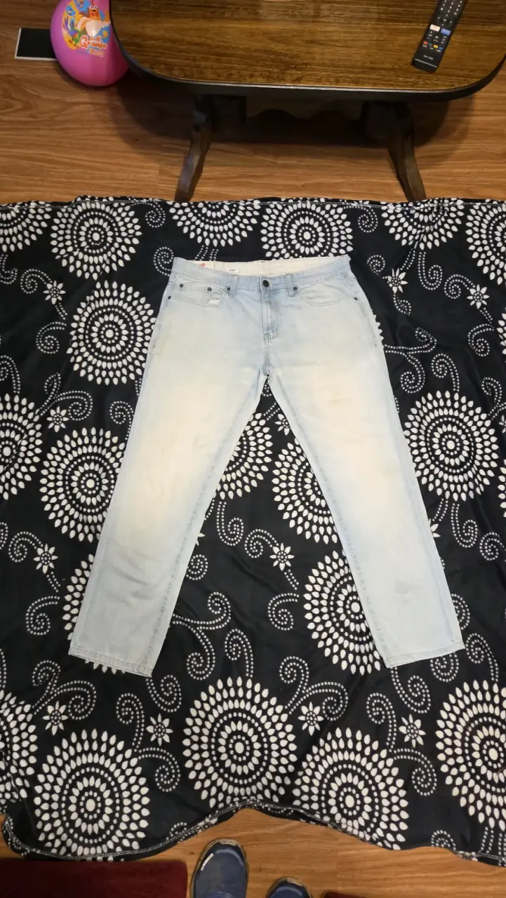 Jeans celestes de mezclilla para hombre - 1