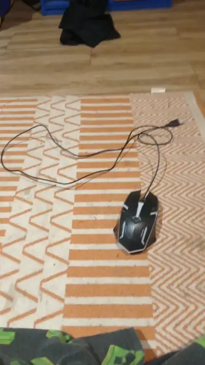 Mouse gamer con cable USB negro - miniatura 6