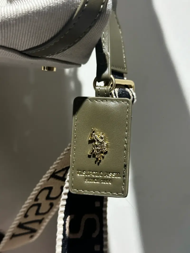 Bolso U.S. Polo Assn. beige con correa ajustable - 3