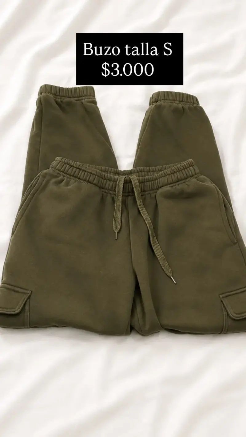 Buzo verde oliva talla S cómodo