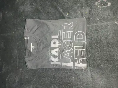 Polera negra Karl Lagerfeld con logo - miniatura 3