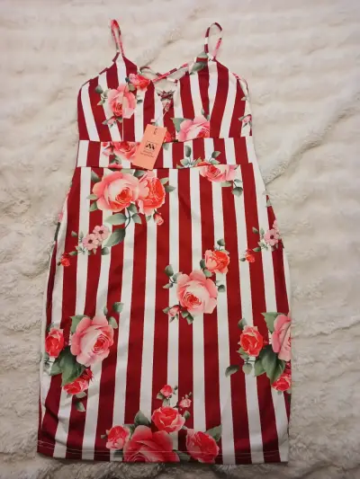 Vestido de tirantes a rayas con flores - miniatura 1