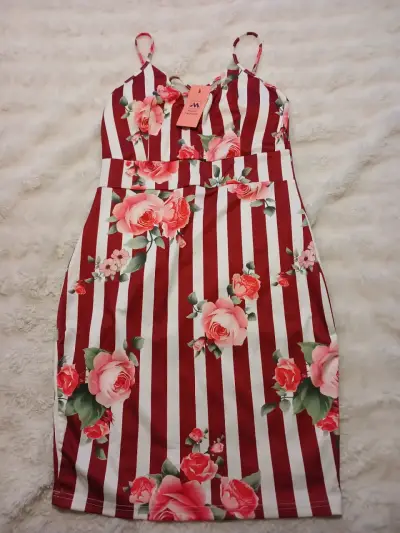 Vestido de tirantes a rayas con flores - miniatura 2