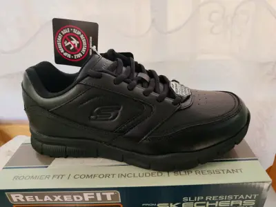 Zapatillas Skechers negras antideslizantes - miniatura 1
