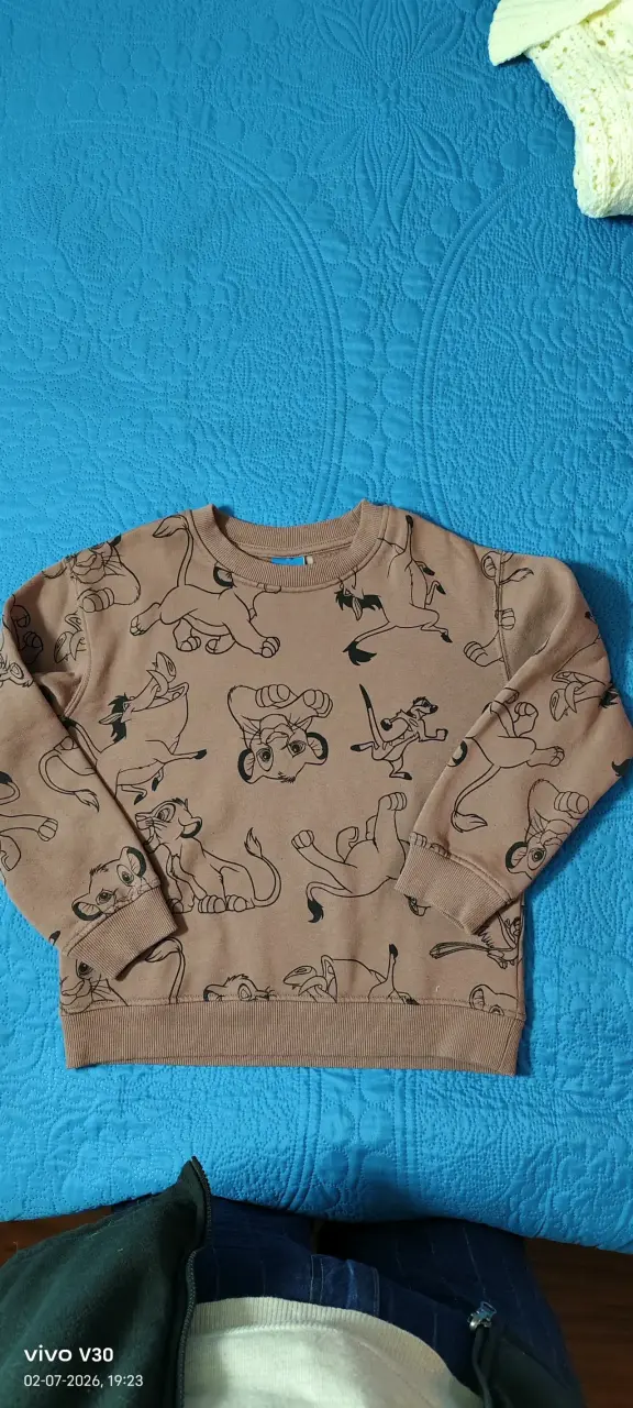 Polerón infantil con estampado de El Rey León