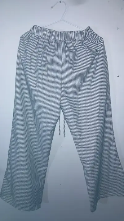 Pantalones anchos a rayas blanco y negro - miniatura 3