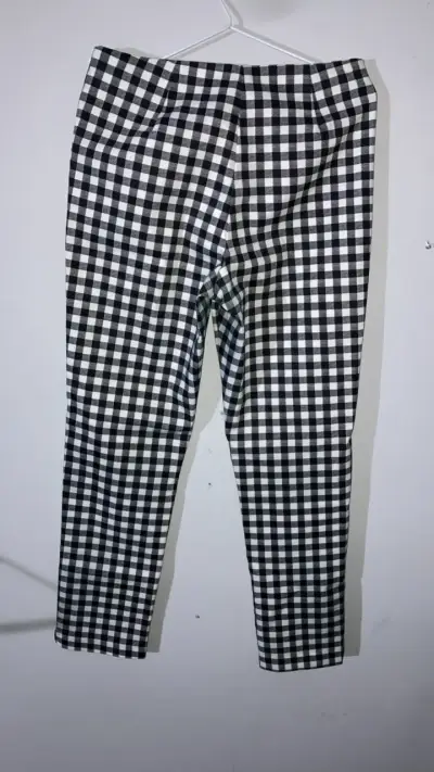 Pantalones a cuadros blanco y negro para mujer - miniatura 2
