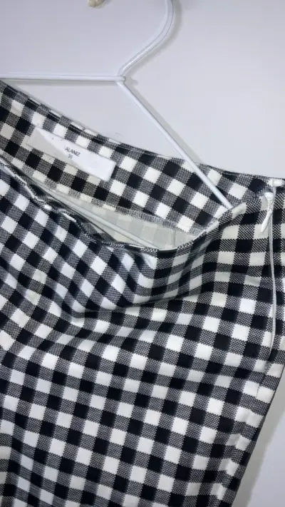 Pantalones a cuadros blanco y negro para mujer - miniatura 3