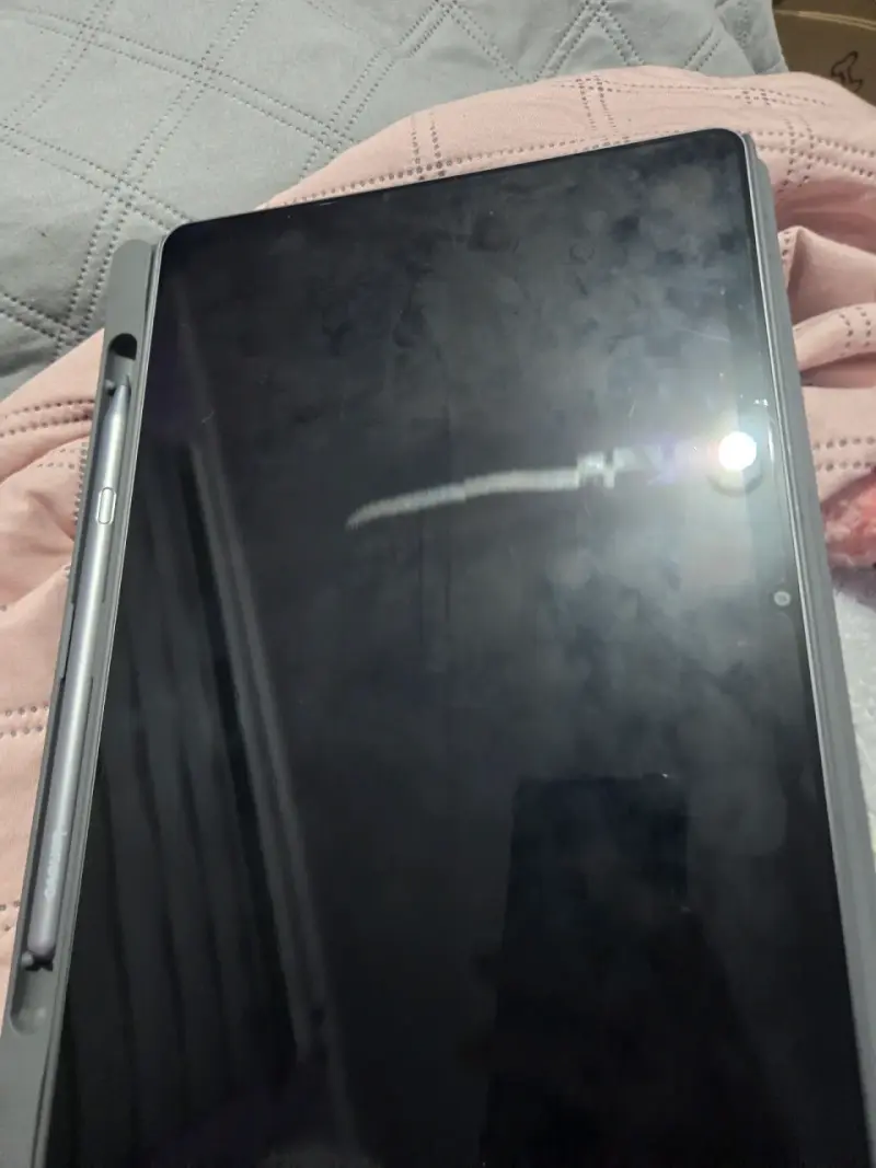 Tablet Lenovo gris con funda protectora - 2