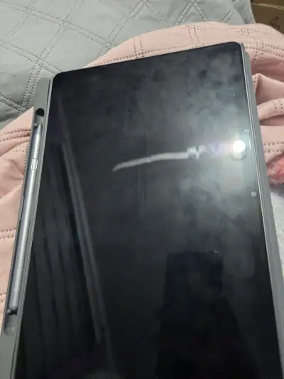 Tablet Lenovo gris con funda protectora - miniatura 2