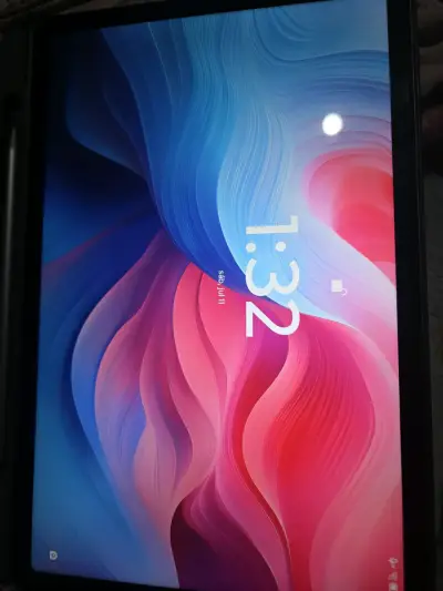 Tablet Lenovo gris con funda protectora - miniatura 3