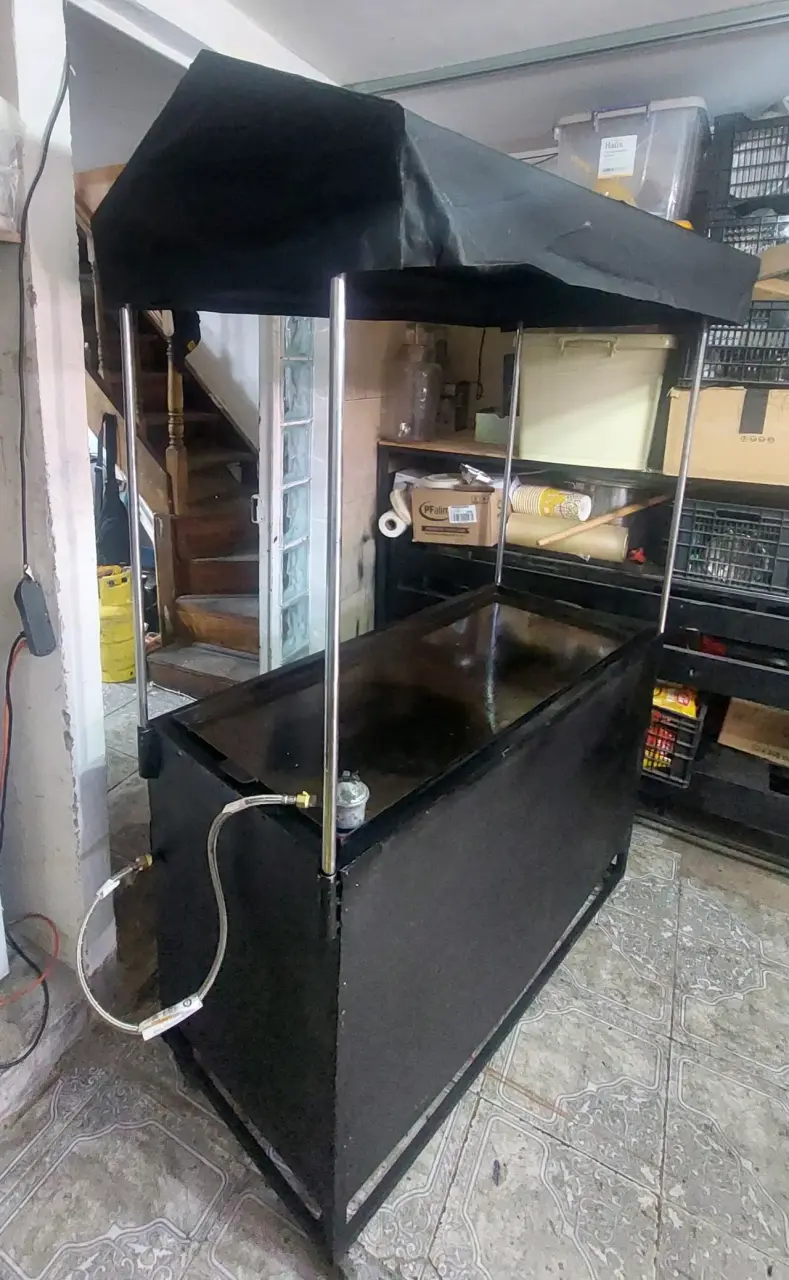 Carro de comida rápida con toldo negro - 2