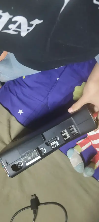 Consola Xbox 360 con cable de alimentación - miniatura 3