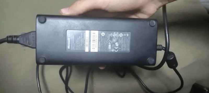 Consola Xbox 360 con cable de alimentación - 4