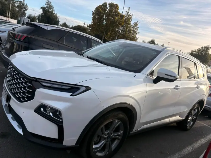 SUV Ford Territory 2025 blanca en excelente estado - 2