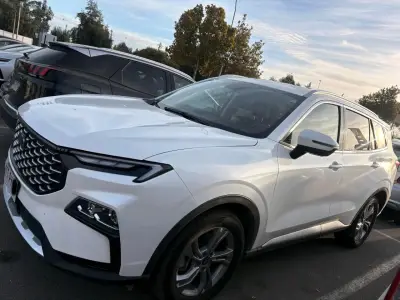 SUV Ford Territory 2025 blanca en excelente estado - miniatura 2