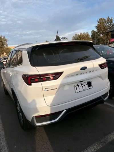 SUV Ford Territory 2025 blanca en excelente estado - miniatura 4