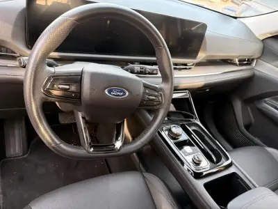 SUV Ford Territory 2025 blanca en excelente estado - miniatura 6