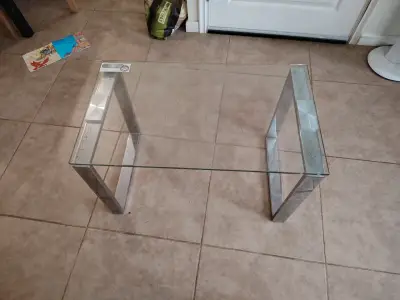 Mesa de centro de vidrio y metal moderna - miniatura 1