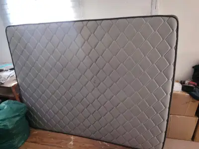 Cama matrimonial con colchón y respaldo - miniatura 2
