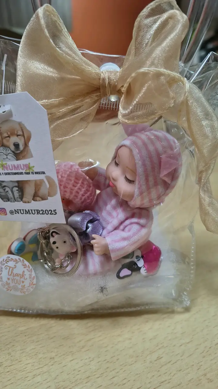 Set de llaveros con muñeca y accesorios - 3