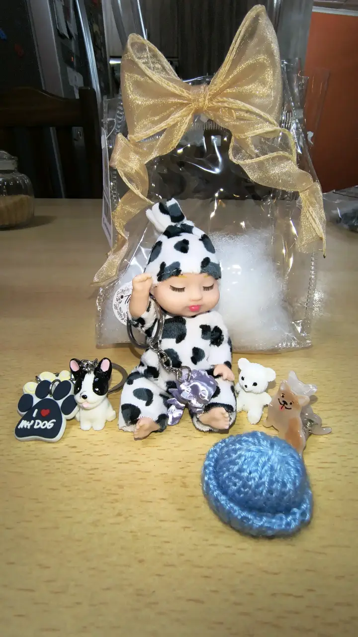 Set de llaveros con muñeca y accesorios - 4