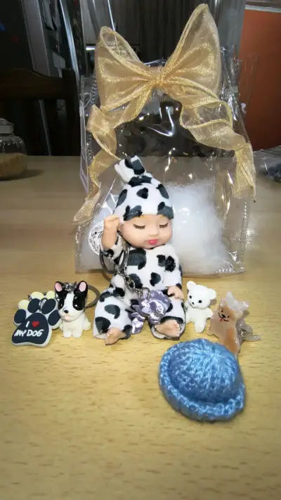 Set de llaveros con muñeca y accesorios - miniatura 4