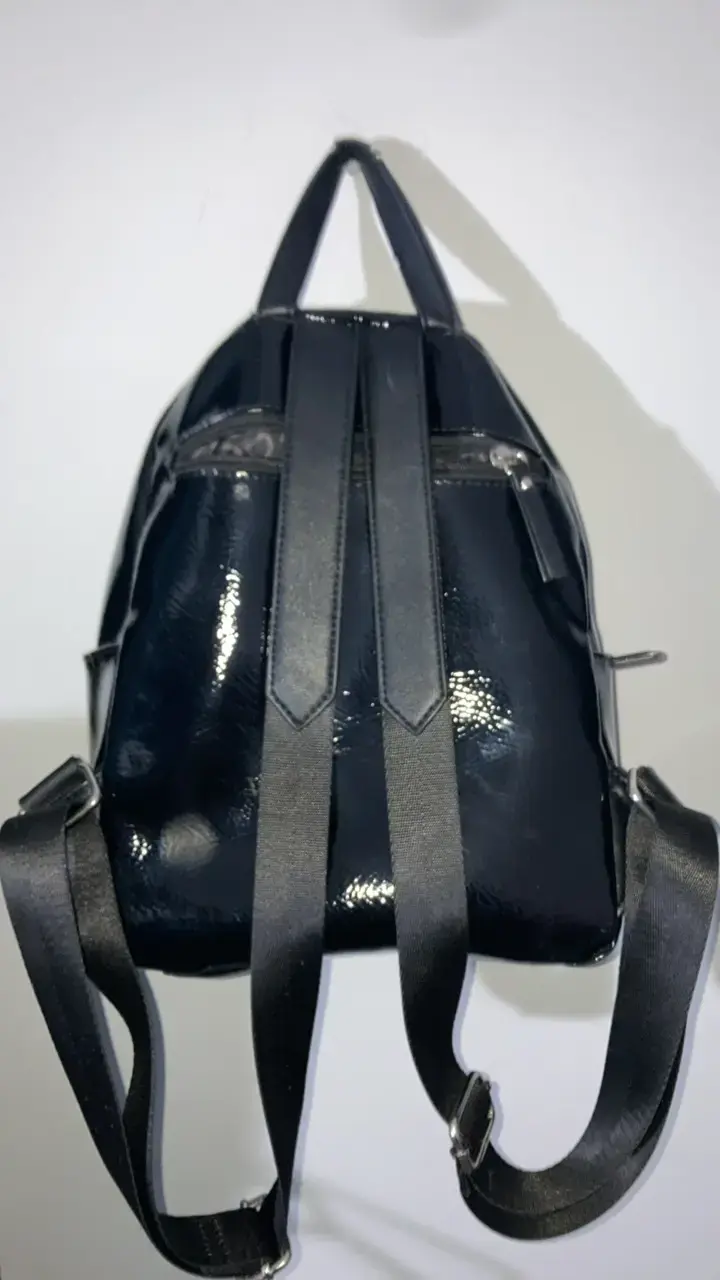 Mochila negra Amphora de charol - 2