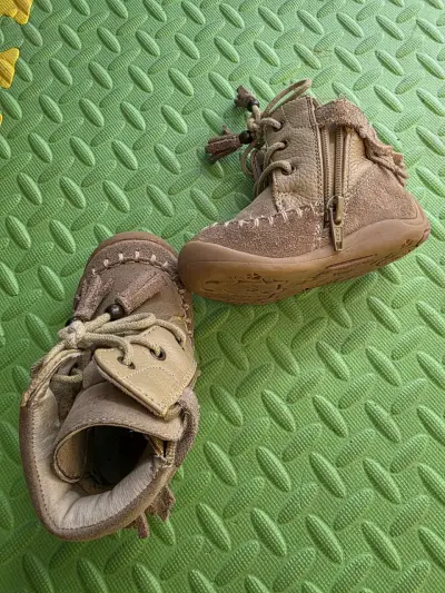 Botines para bebé con cierre lateral - miniatura 1