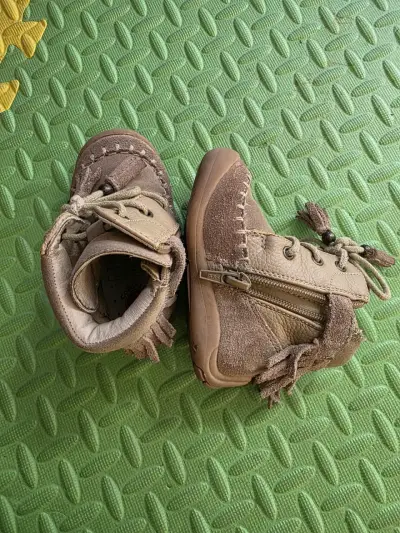 Botines para bebé con cierre lateral - miniatura 2