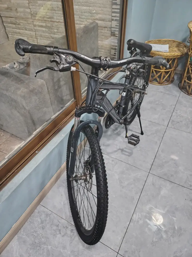 Bicicleta Cross MTB gris con suspensión - 2