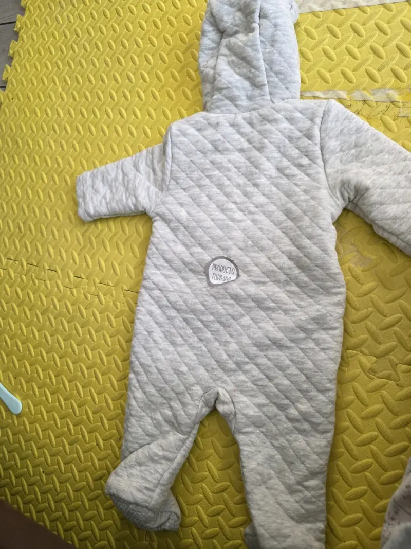 Enterito de bebé gris acolchado con capucha - 1