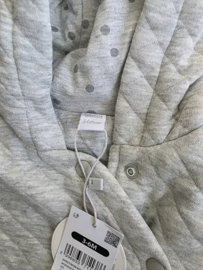 Enterito de bebé gris acolchado con capucha - miniatura 2