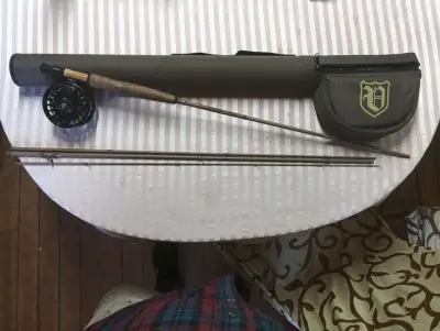 Caña de pescar con carrete y estuche - miniatura 1