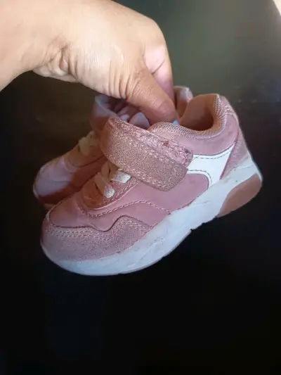 Zapatillas rosadas para niña con velcro N° 22 - miniatura 1
