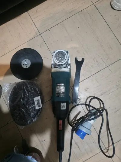 Esmeril angular Makita SA7000C con accesorios - miniatura 1