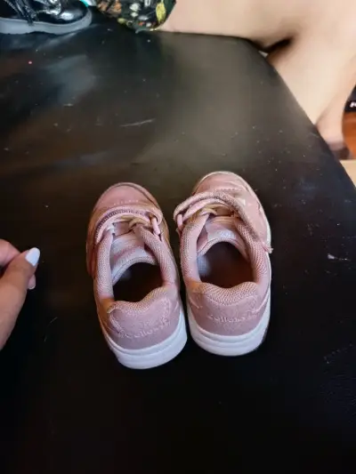 Zapatillas rosadas para niña con velcro N° 22 - miniatura 3