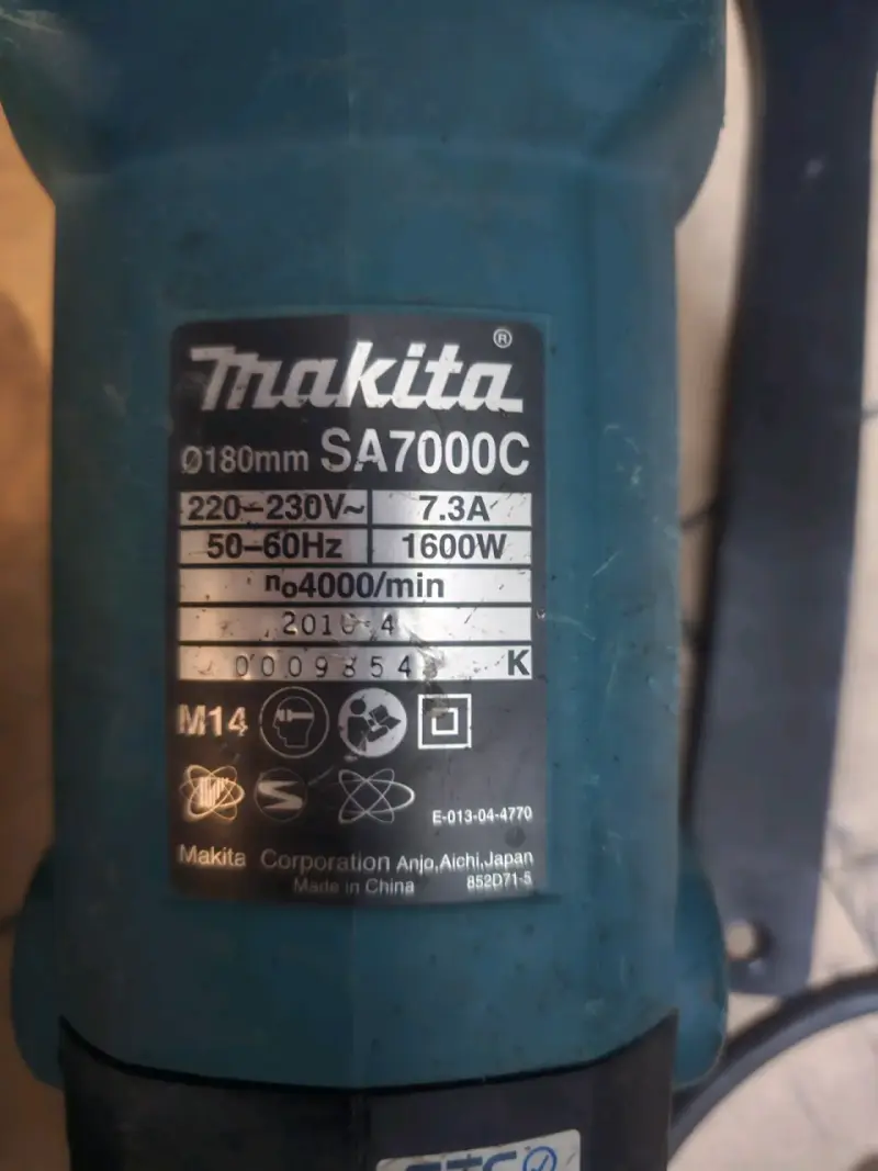 Esmeril angular Makita SA7000C con accesorios - 3