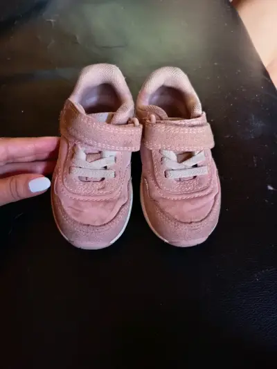 Zapatillas rosadas para niña con velcro N° 22 - miniatura 4
