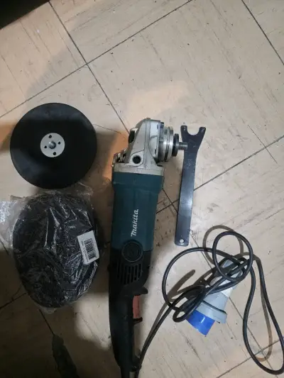 Esmeril angular Makita SA7000C con accesorios - miniatura 4