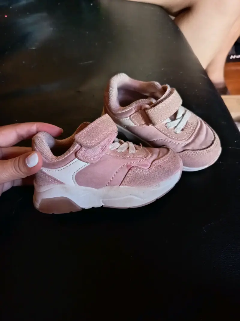 Zapatillas rosadas para niña con velcro N° 22 - 5