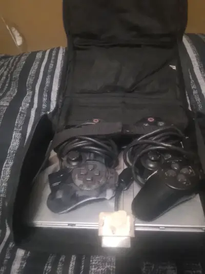 Consola PlayStation 2 con dos controles - miniatura 2