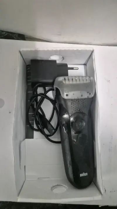 Afeitadora eléctrica Braun resistente al agua - miniatura 2