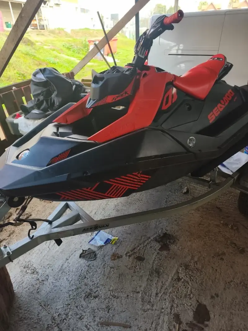 Moto de agua Sea-Doo Spark Trixx roja - 1