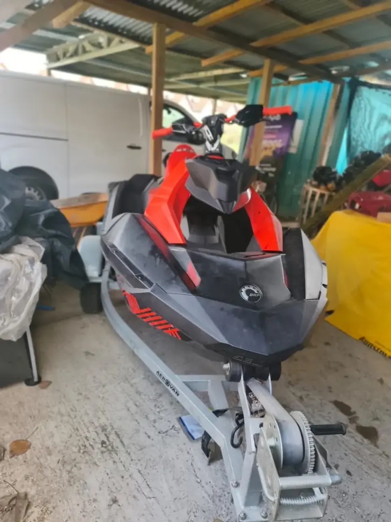 Moto de agua Sea-Doo Spark Trixx roja - 2