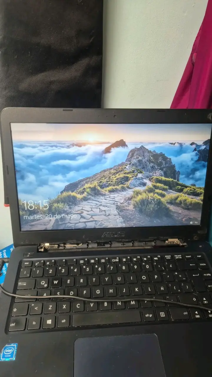Notebook ASUS - 1