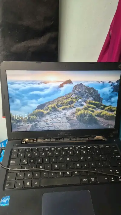 Notebook ASUS - miniatura 1