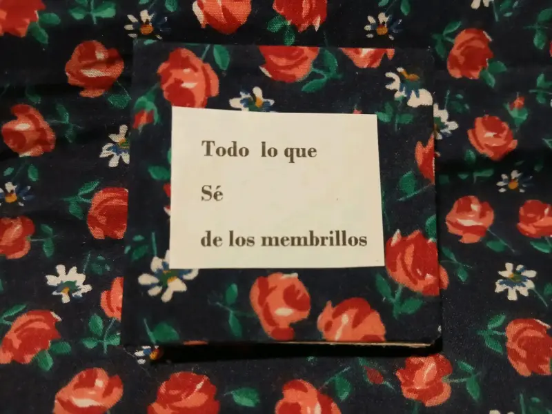 Mini libro artesanal con diseño floral - 5